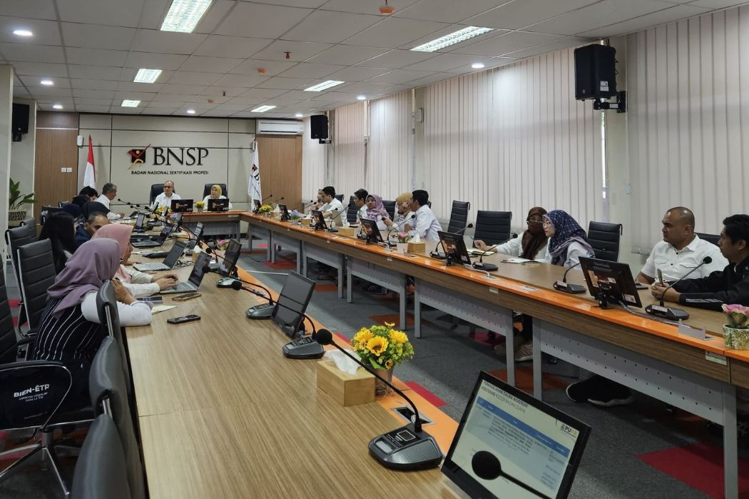 Kementerian PUPR & LPJK ke BNSP koordinasi sistem informasi sertifikasi tenaga kerja konstruksi dan SOP penerbitan sertifikat kompetensi tenaga kerja konstruksi, Jakarta (26/3/24). (Doc.BNSP)