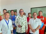 Ketua BNSP Syamsi Hari, bersama peserta sertifikasi welder CPMI tujuan Korea Selatan di LPK Geweld Batam. Sertifikasi yang berlangsung pada 14-16 Juni 2024. (Doc.Ist)