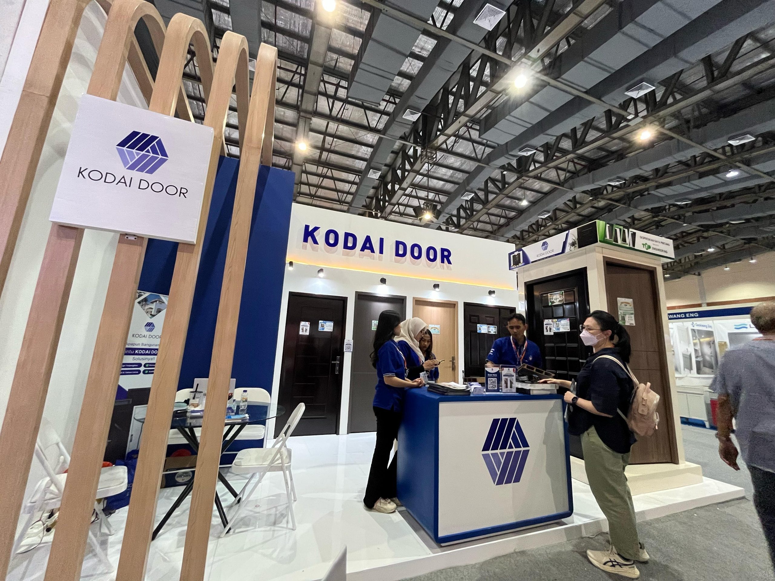 Foto : Stand KODAI DOOR di Hall B, Booth No. 17B, Pameran MEGABUILD Indonesia 2025 di Jakarta Convention Center (JCC) Senayan. (Doc.Ist)